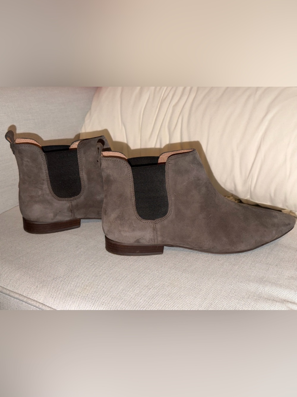 Madewell - Women’s Suede Chelsea Ankle Booties
